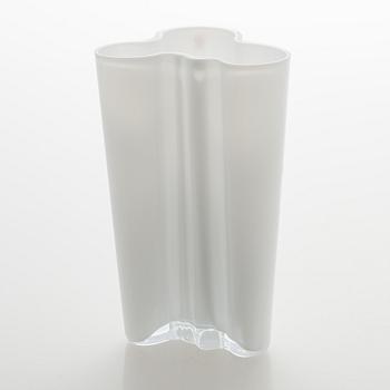 Alvar Aalto, vase, opal glass, Iittala, Finland.