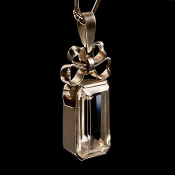 HÄNGSMYCKE, silver och bergkristall, Stigbert, Stockholm, 1947.