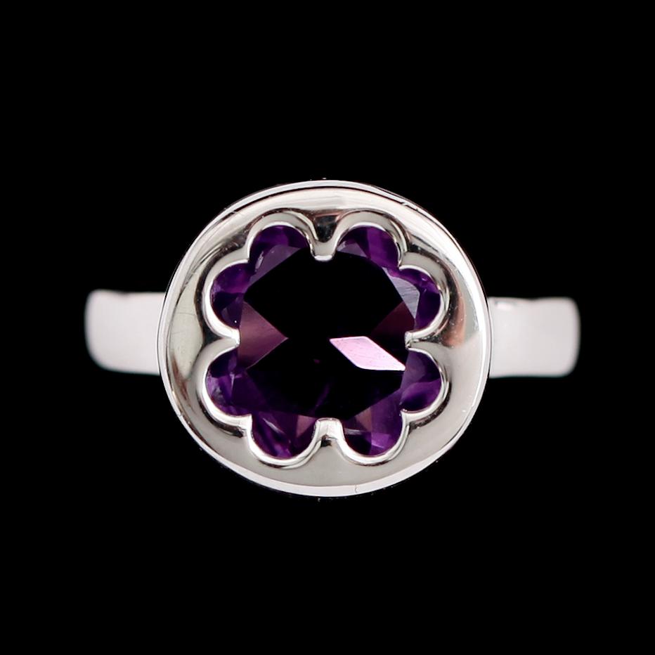 RING, rhodinerat silver, ametist 2.36 ct. Total vikt ca 4 g.