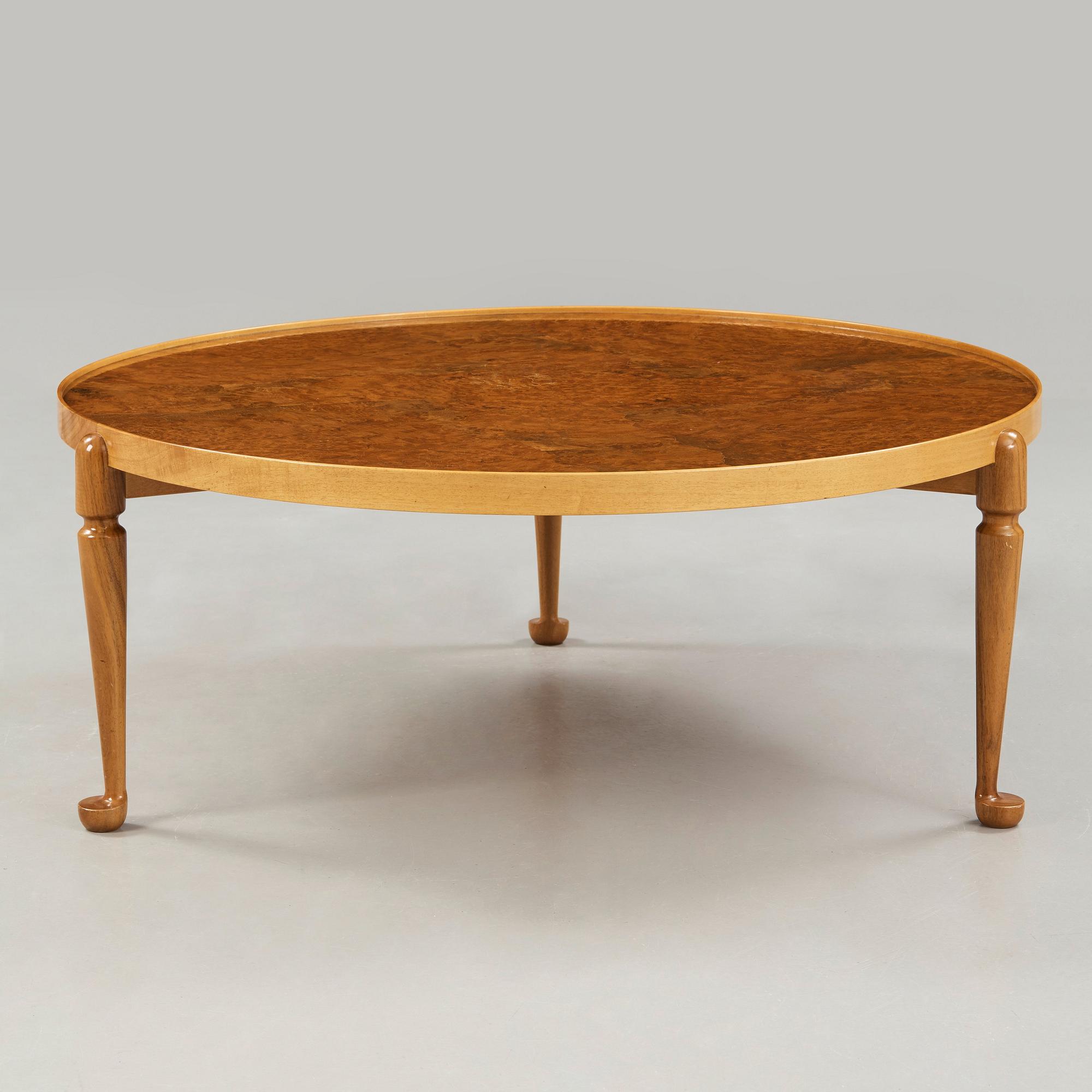 Josef Frank, a burled wood top sofa table nr 2139 by Svenskt Tenn Sweden 1950-60's.