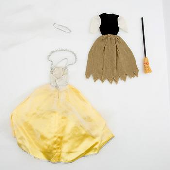 Barbiekläder 4 set. vintage bl a "Cinderella" Mattel 1964. "Skater Waltz" Mattel 1965.