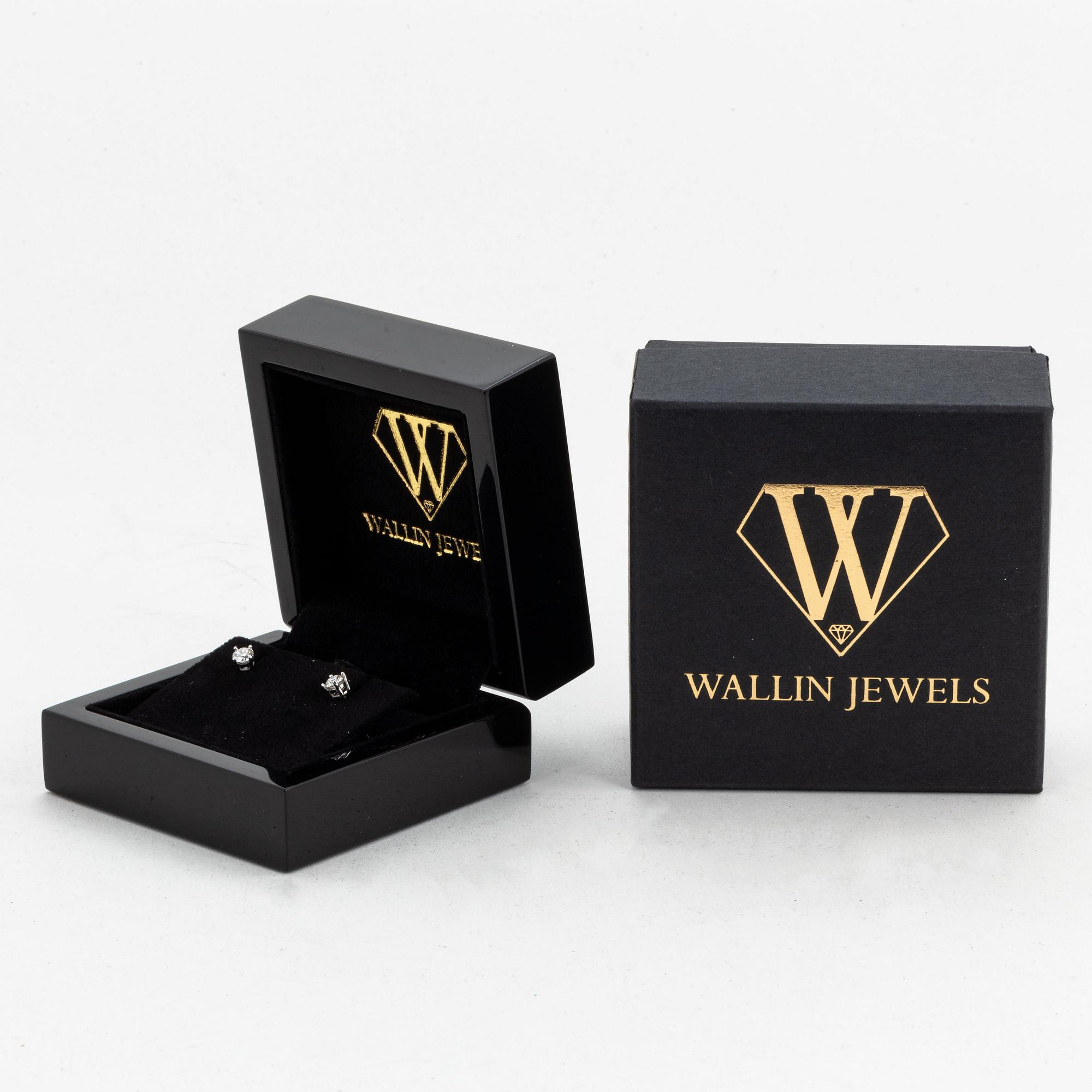 Brilliant-cut diamond stud earrings, total 0,60 ct, with GIA dossier.