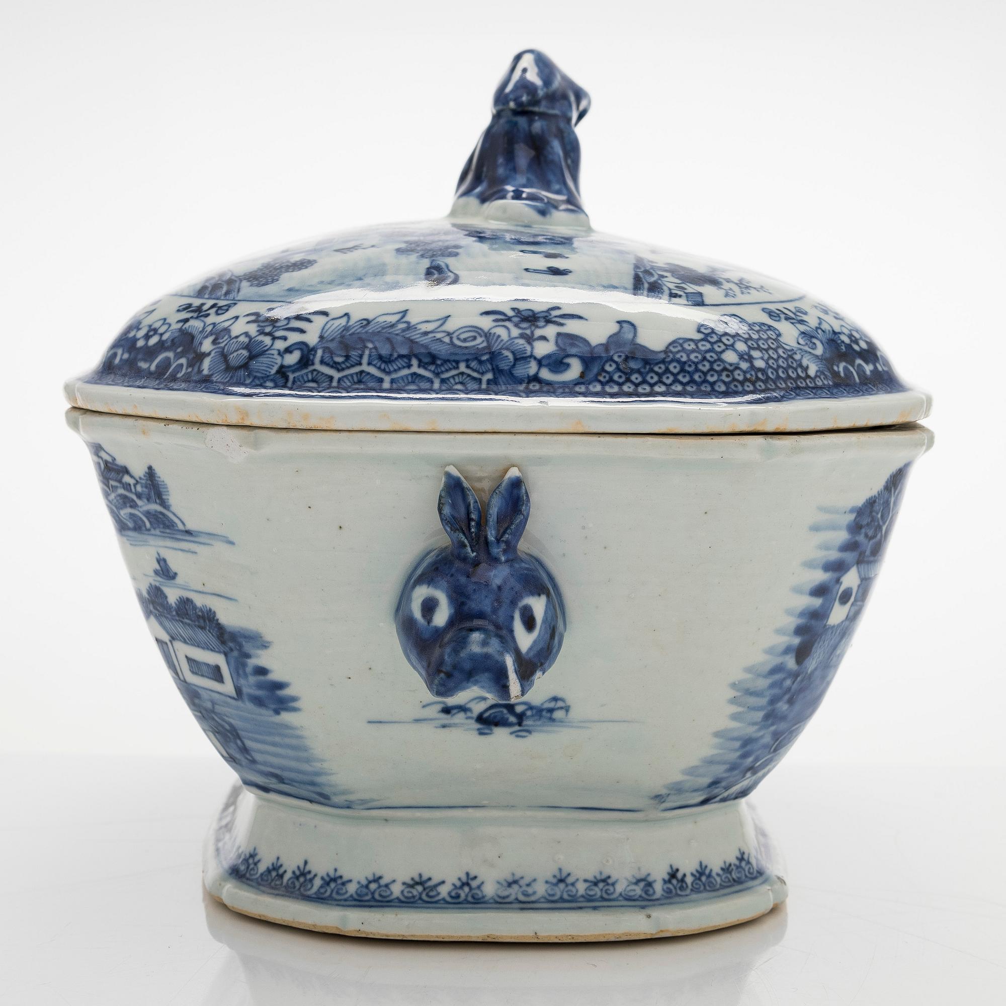 A blue and white tureen with cover and a dish, Qing dynasty, Qianlong (1736-95).