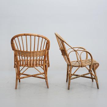 KORGFÅTÖLJER, ett par, 1900-tal.