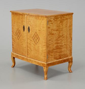 TOILETTBORD samt SKÅP, 1900-talets början.