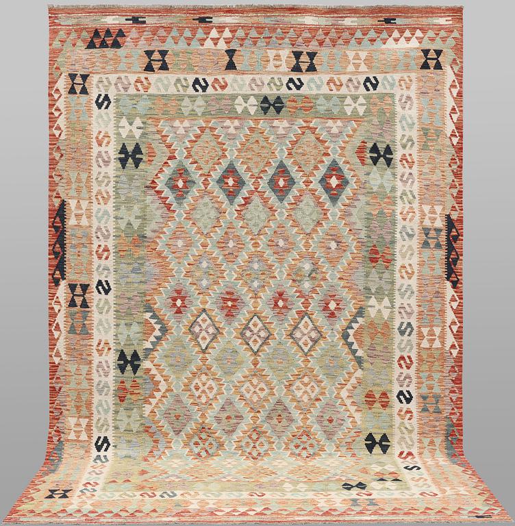 A Kilim rug, approx. 299 x 196 cm.