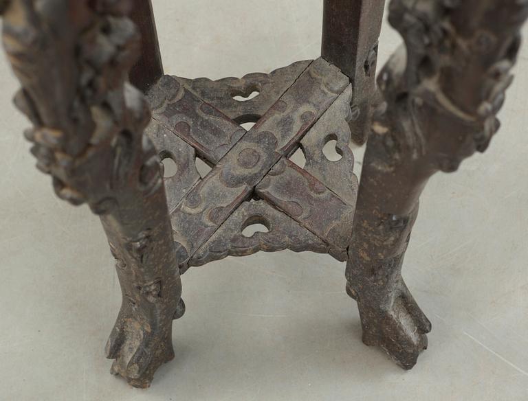 PIEDESTAL, Kina, 1800-tal.