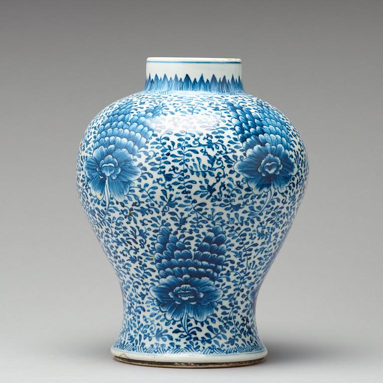 A blue and white vase, Qing dynasty, 18th Century.