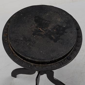 A  dining table by Jonas Bohlin för Källemo.