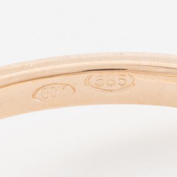 Ring 14K gold with yellow sapphire and brilliant-cut diamonds.