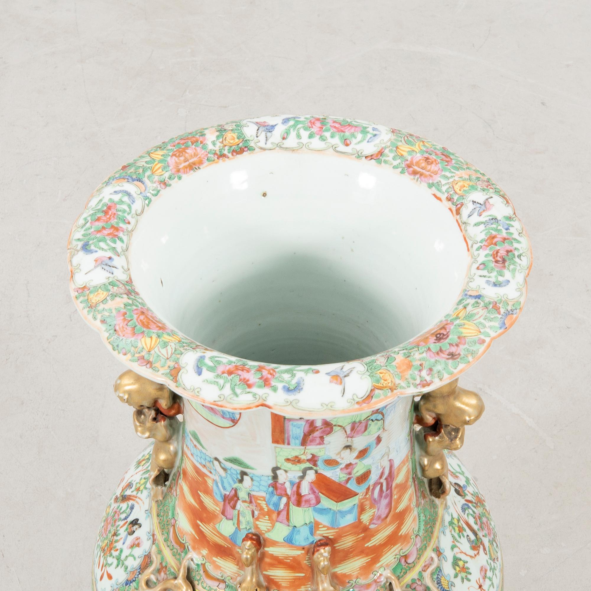 Vas, porslin. Sen Qingdynasti.