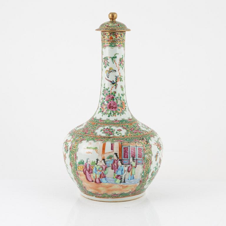 A Chinese Canton vase/bottle with cover, 19th century.