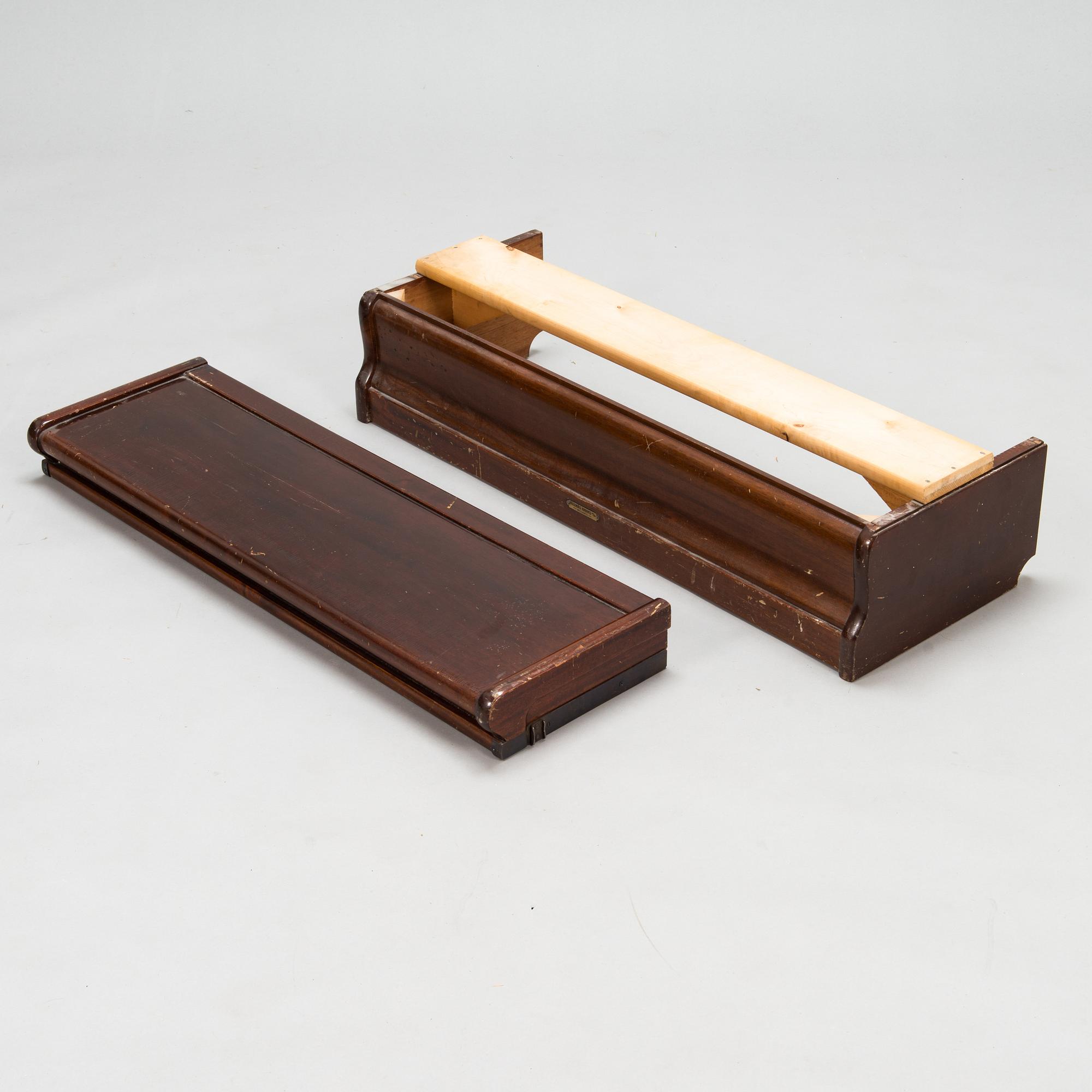 An early 20th century Billnäs book shelf / book cabinet.