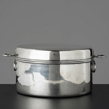 A 19th century saucepan with lid.