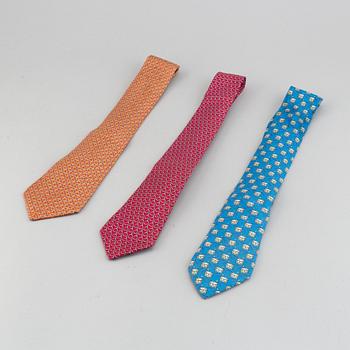 Hermès, three silk ties.