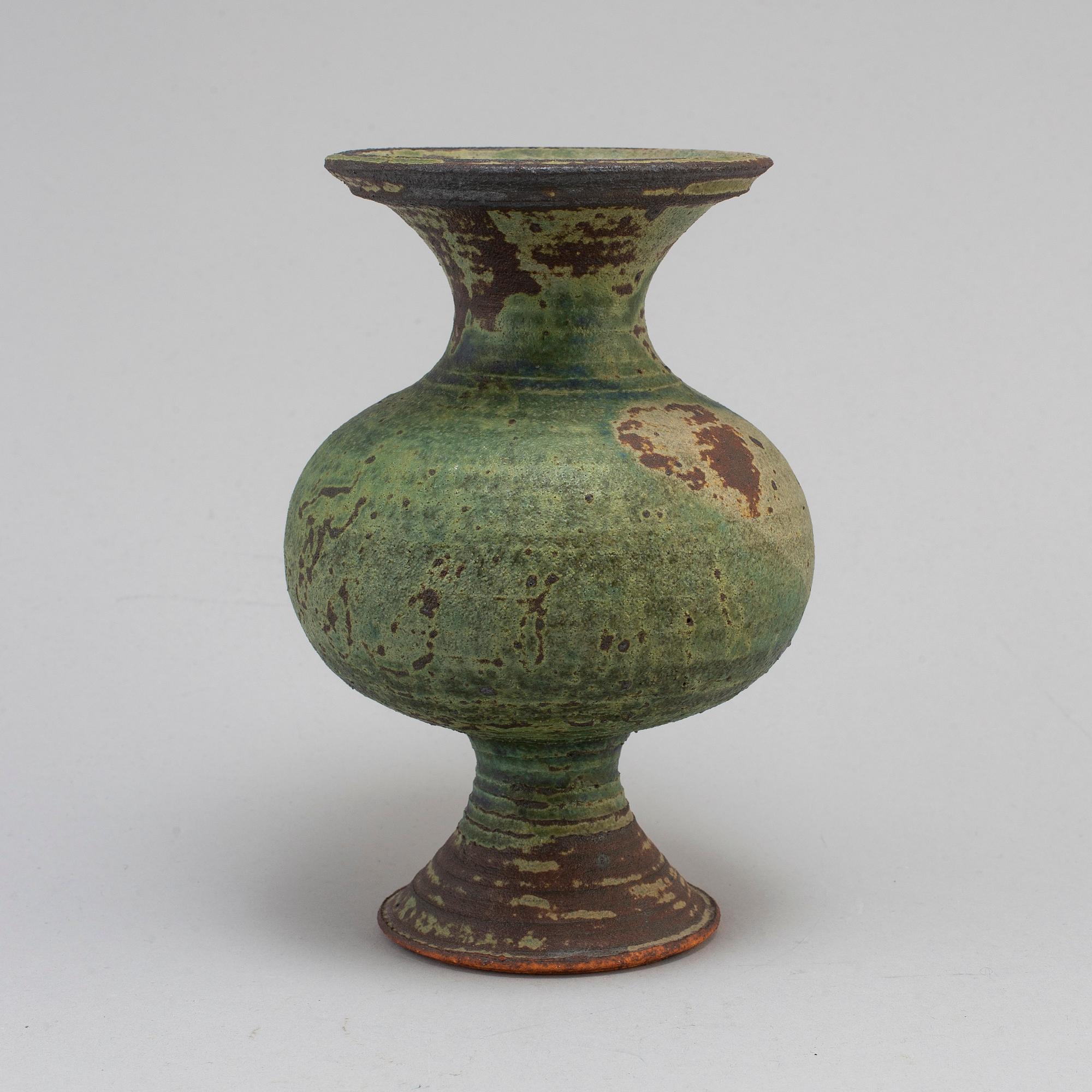 KYLLIKKI SALMENHAARA, a mid 20th century stoneware vase, signed, Arabia, Finland.