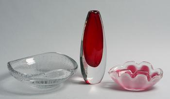 SKÅLAR SAMT VAS, 3 delar, glas, Flygsfors, Kosta.