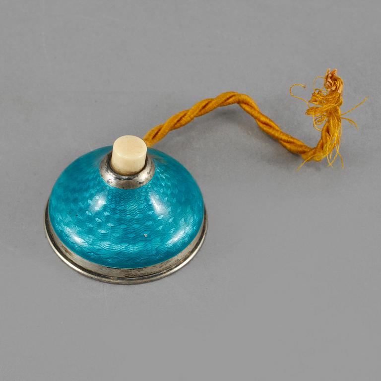 RINGKLOCKA, för elektricitet, silver och emalj, svenska importstämplar, 1900-talets första hälft.