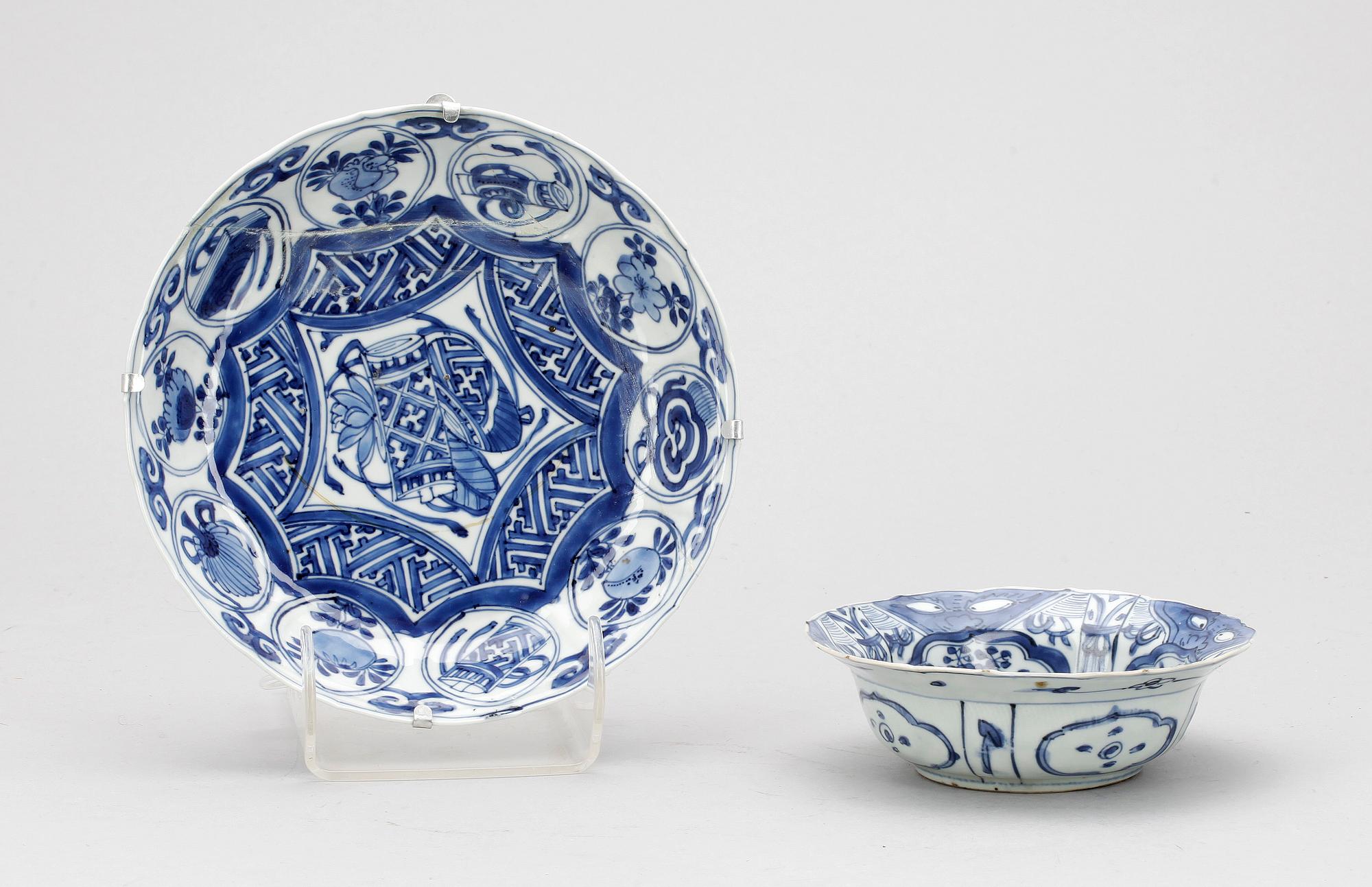 SKÅL SAMT FAT, porslin, Kangxi resp Ming, Kina 1500-1600-tal.