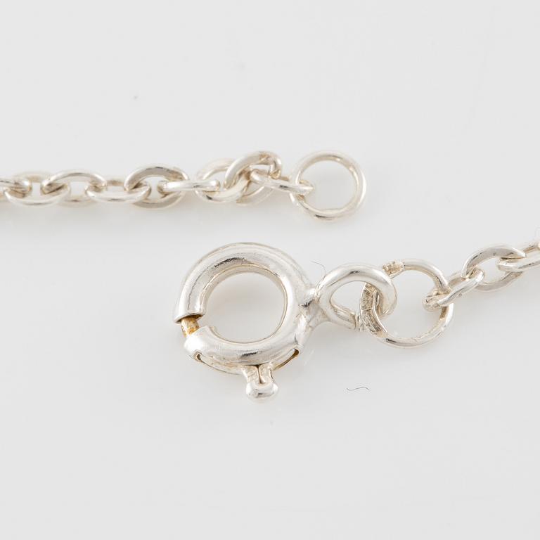 Elis Kauppi, hänge, silver, med kedja.