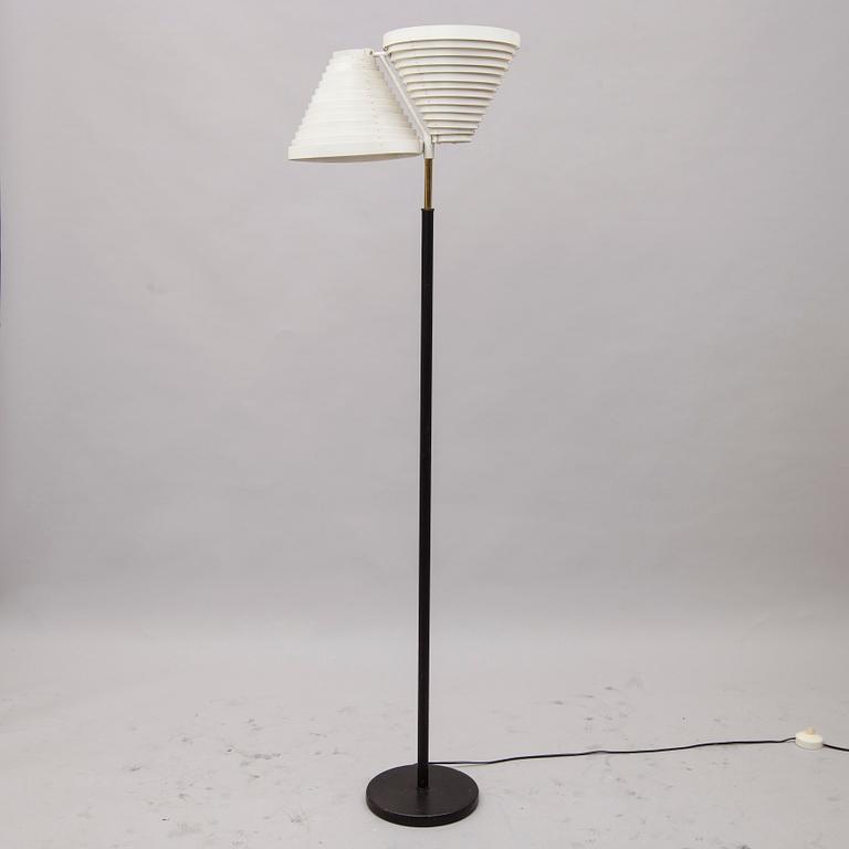 GOLVLAMPA, A 810, Alvar Aalto, stämplad Valaistustyö.