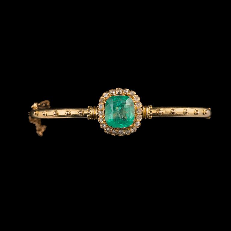 A BRACELET, rose cut diamonds, emerald c. 5.00 ct. Late 1800 s. Unmarked. Weight 10,6 g.