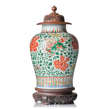 1274. A wucai jar with buddhist lions, Transition, mid 17th century.