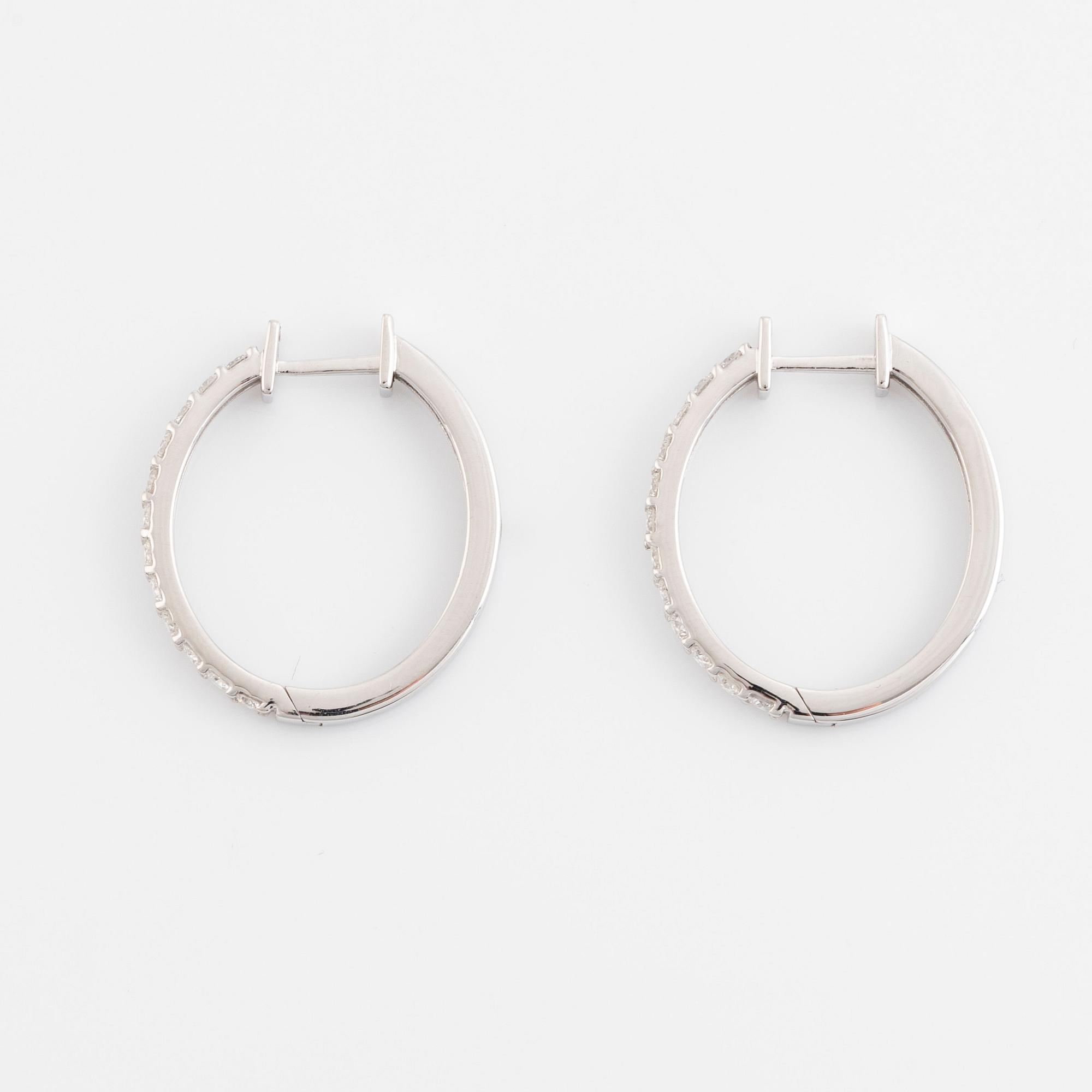 Brilliant cut diamond hopp earrings.