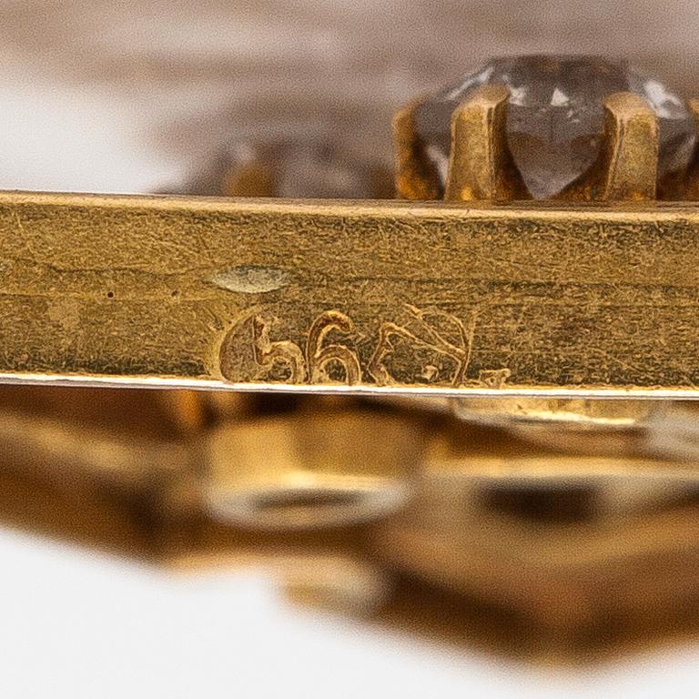 A 14K gold pendant with emeralds and old-cut diamonds ca. 0.53 ct in total. Russia, early 20th century.