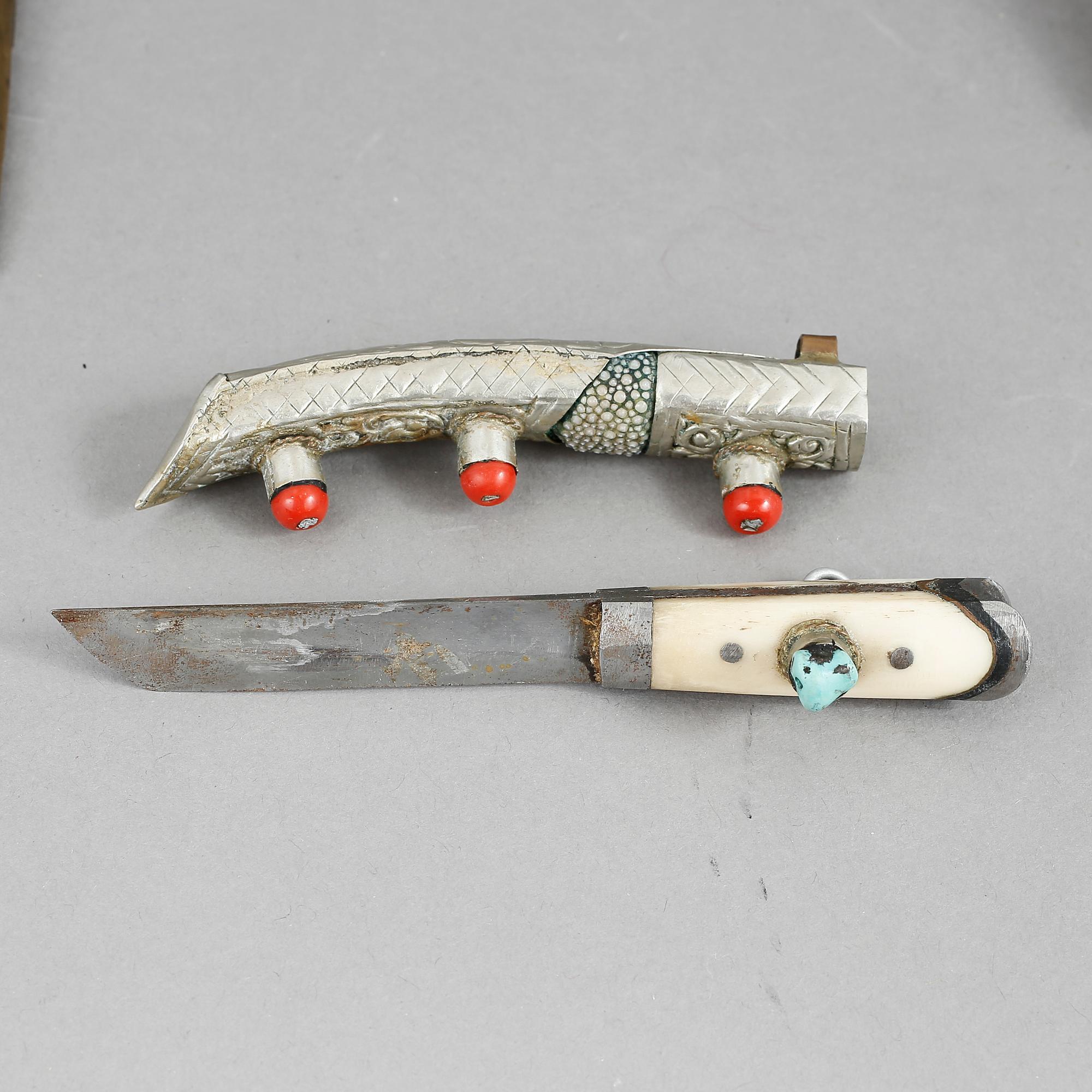 PARTI ORIENTALISKA FÖREMÅL, 6 st, 1900-tal.