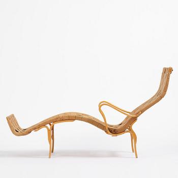 Bruno Mathsson, a "Pernilla 3" lounge chair, Firma Karl Mathsson, Värnamo, 1940s.