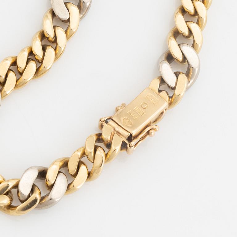 18K gold bracelet.