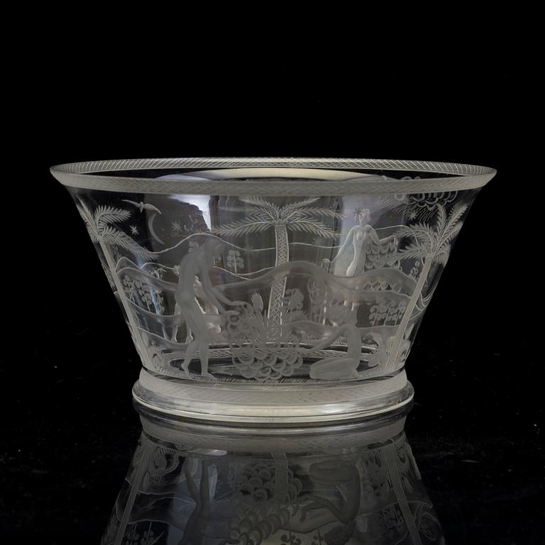 A Edward Hald glass bowl, Orrefors 1926.