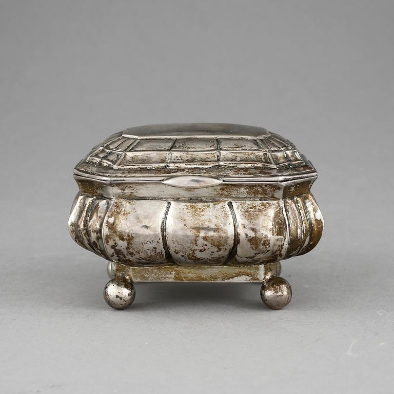 SKRIN, silver, rokokostil, sannolikt Tyskland, svenska importstämplar. 1900-tal. Vikt ca 264 gram.