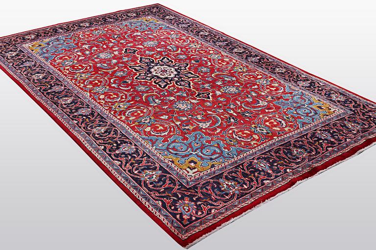 A carpet, Mahal, ca 337 x 207 cm.