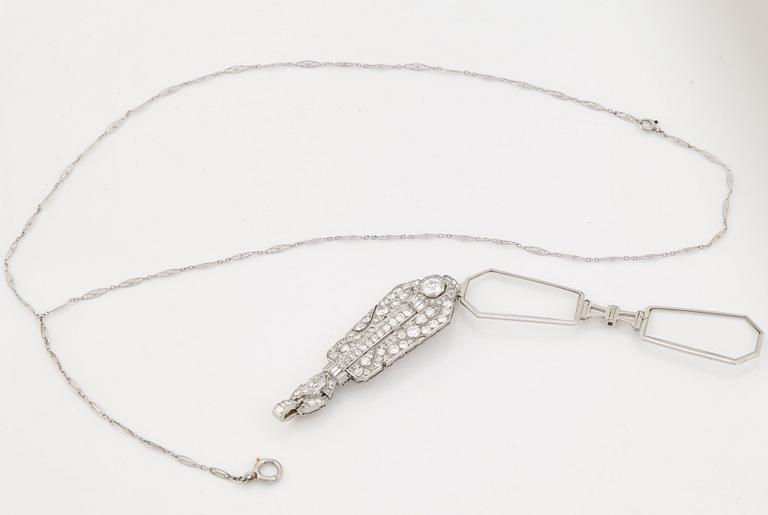 A pair of lorgnettes set with old- single- and baguette cut diamonds.