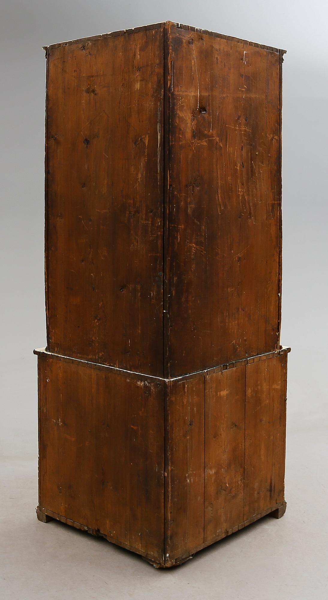 HÖRNSKÅP, allmoge, 1800-tal.