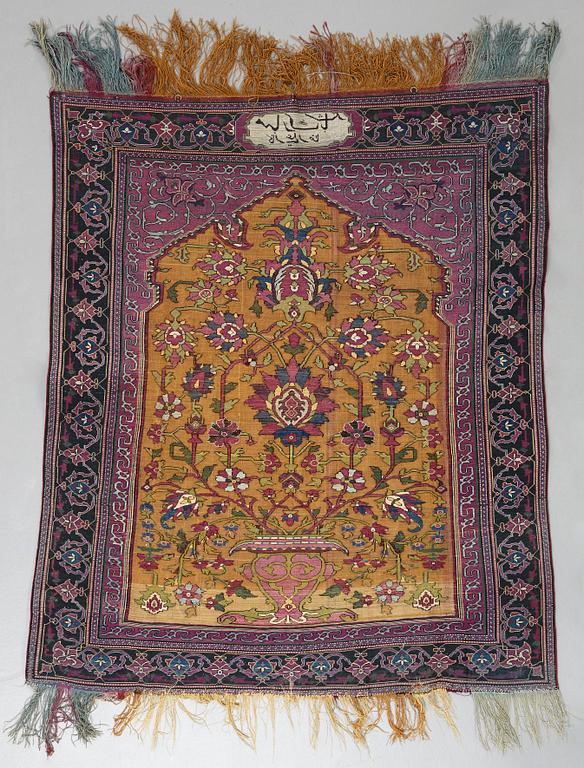 MATTA, antik/semiantik silke Keshan Souf, sannolikt Motachem, ca 112,5 x 100-93 cm (samt överst 1½ cm slätväv).