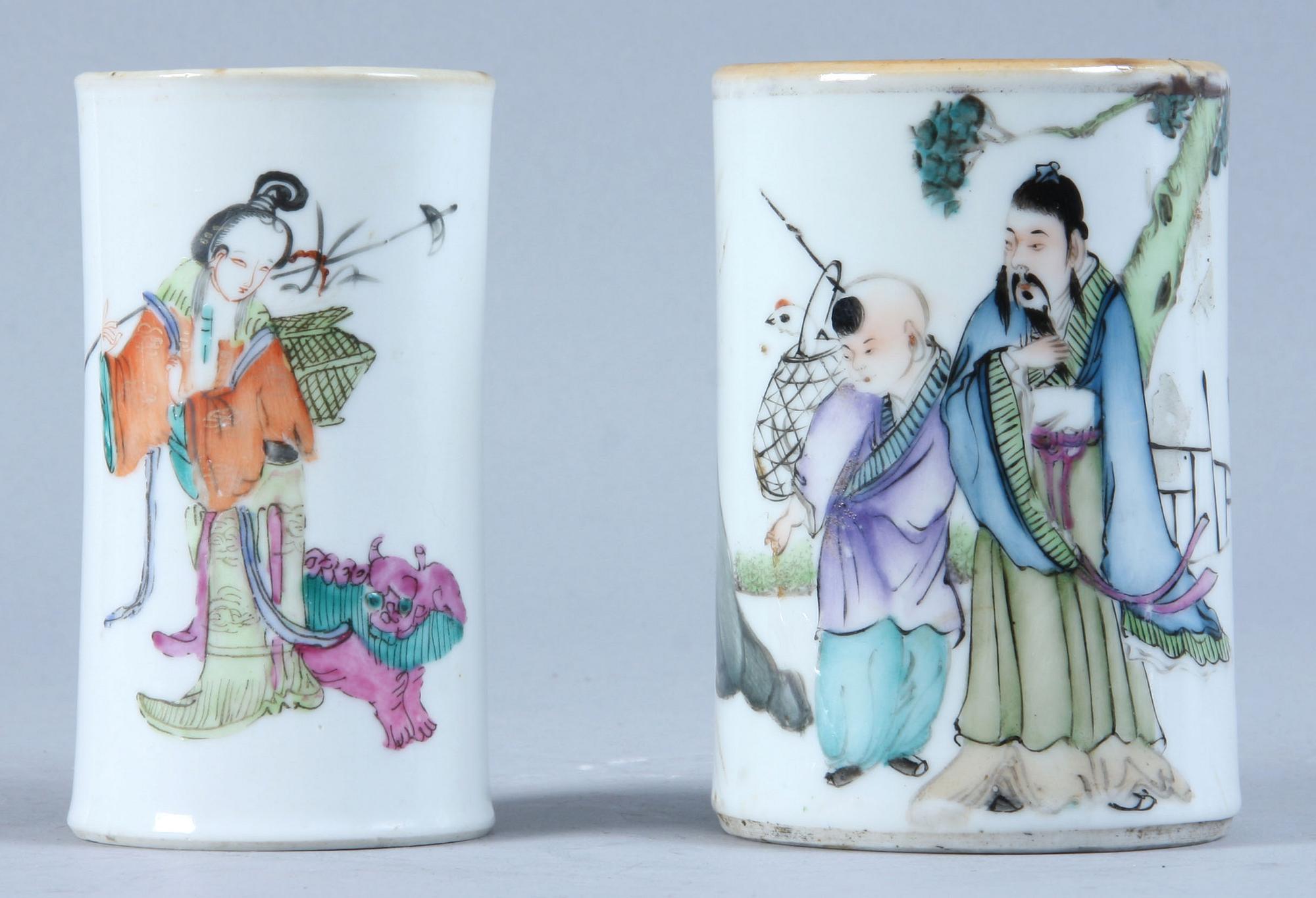 PENSELVASER, 2 st, porslin, Kina, 1900-tal.