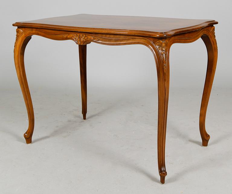 SALONGSMÖBEL, 4 delar, rokokostil, 1900-talets mitt.