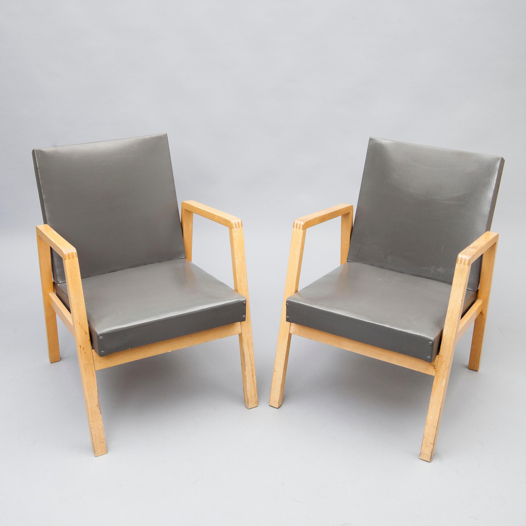 KARMSTOLAR, ett par, modell 403, Alvar Aalto Artek.