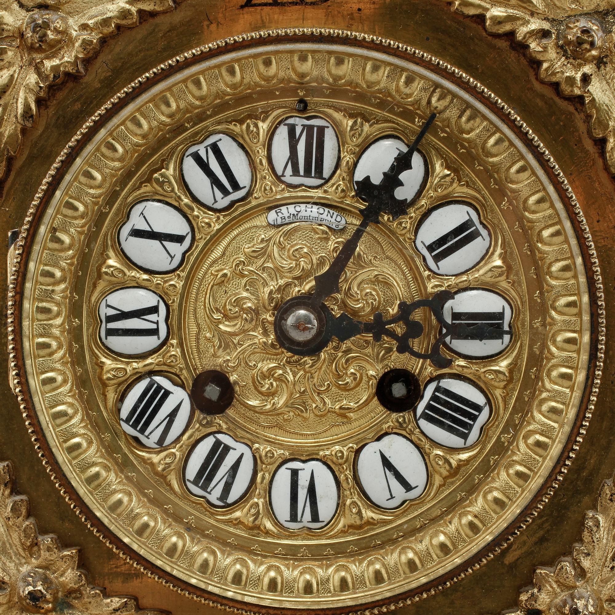 BORDSUR, gulmetall, omkring 1900.