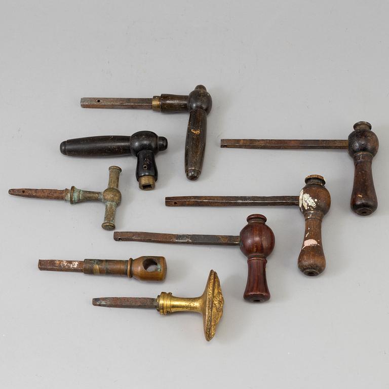 DÖRRHANDTAG, 8 st, 1800-tal.