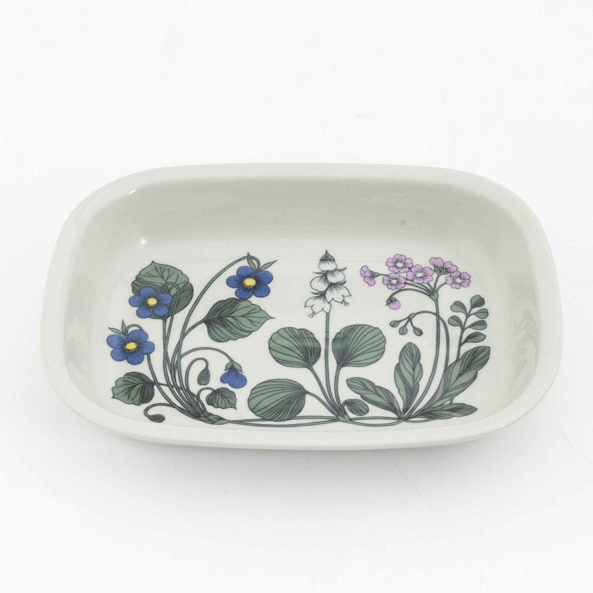 Esteri Tomula, a porcelaine dinner service, 'Flora', Arabia, Finland (56 pieces).