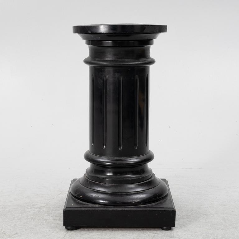 Piedestal, omkring år 1900.