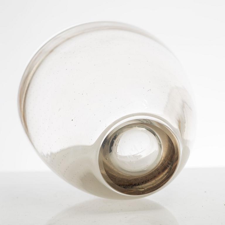 Gunnel Nyman, a glass vase, Nuutajärvi, Notsjö, Finland, 1947.