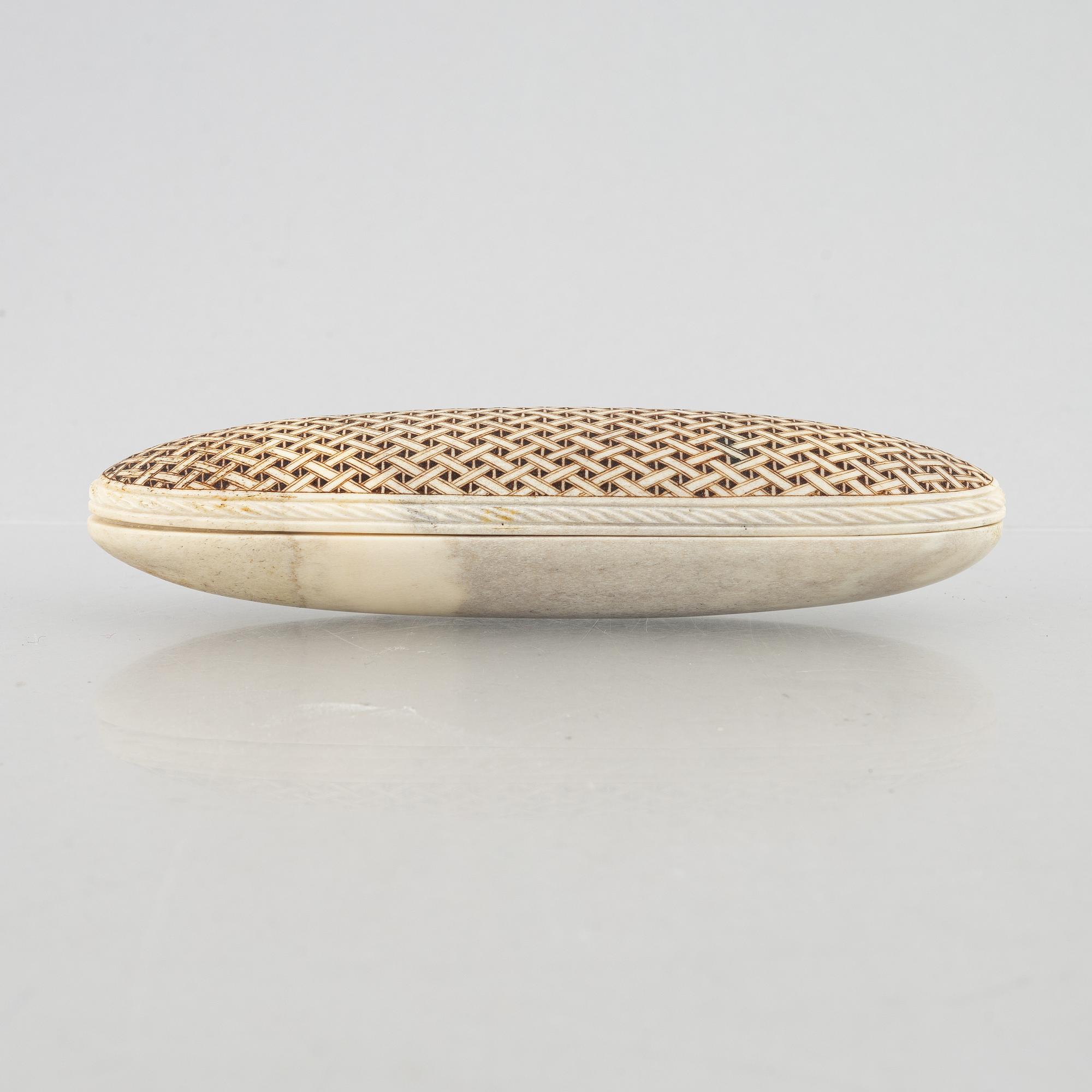 Sven Åke Risfjäll, a box with lid.