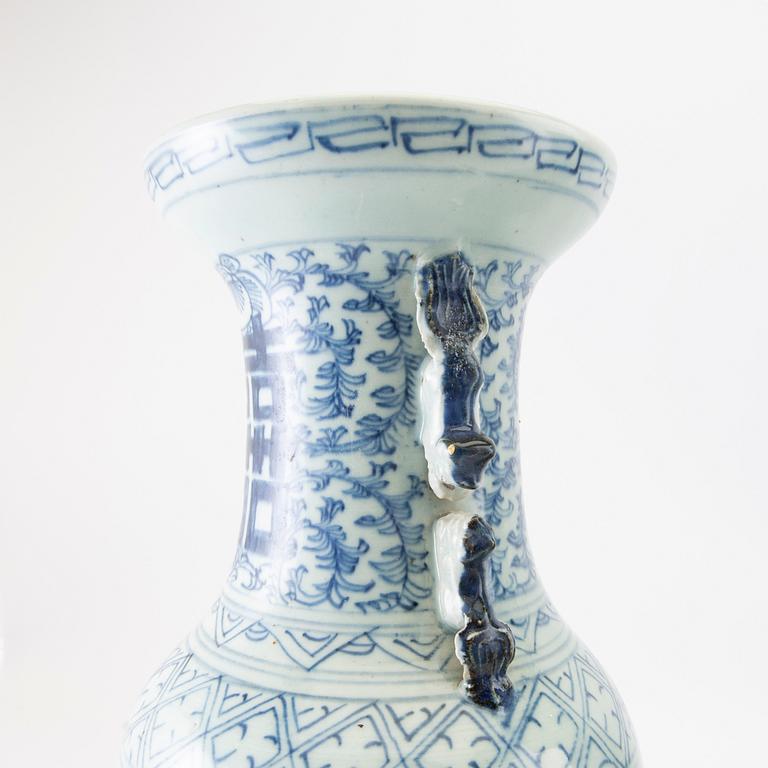 Two blue and white Chinese vases, 20th century.