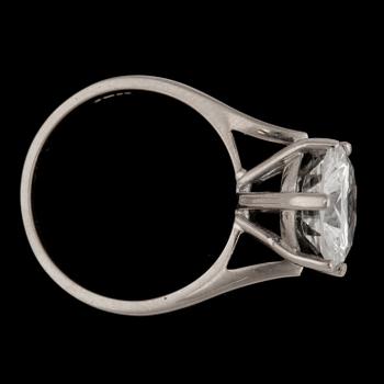 A brilliant cut diamond ring, 4.52 cts.