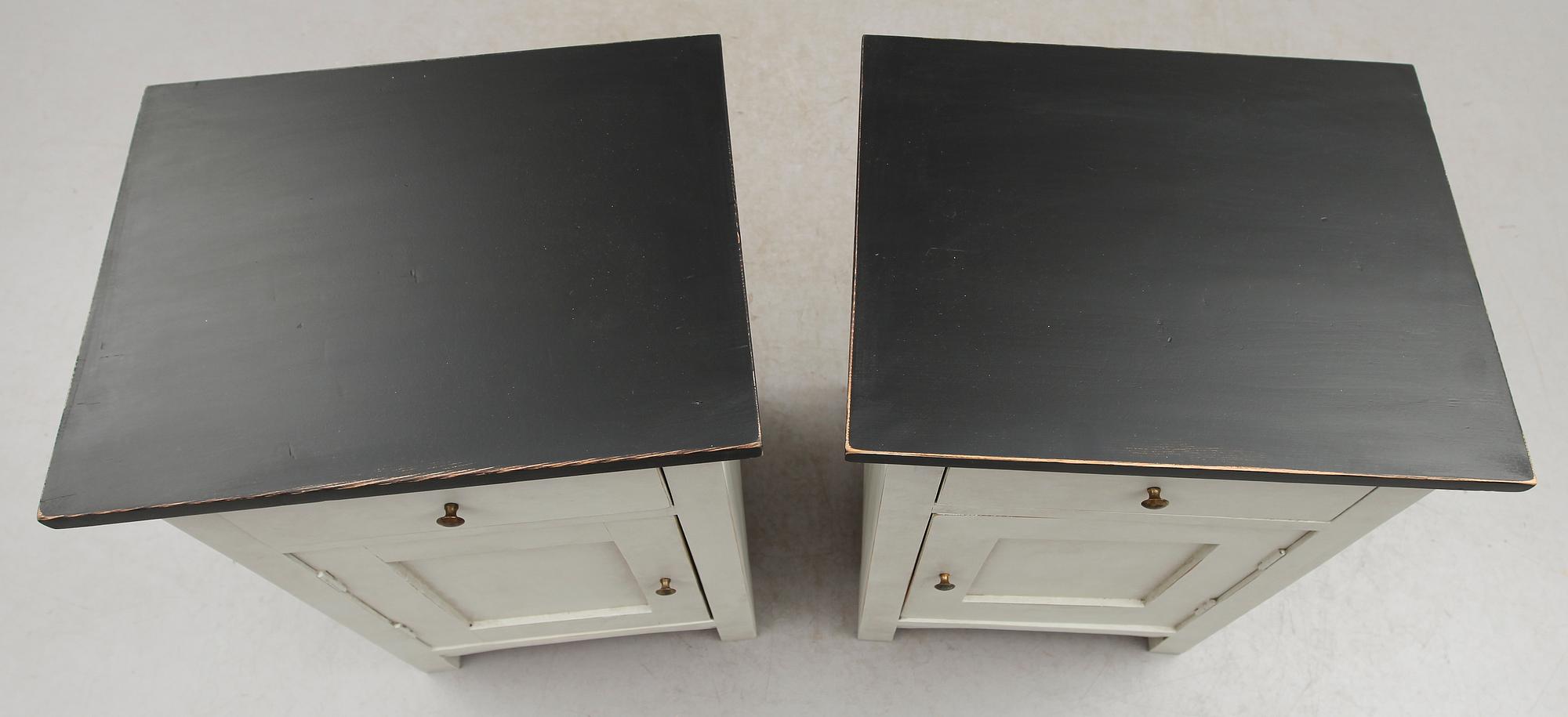 SÄNGBORD, 1 par, 1900-talets första hälft.